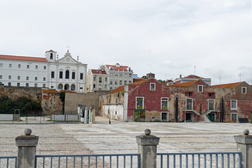 Contrasts in Alfama